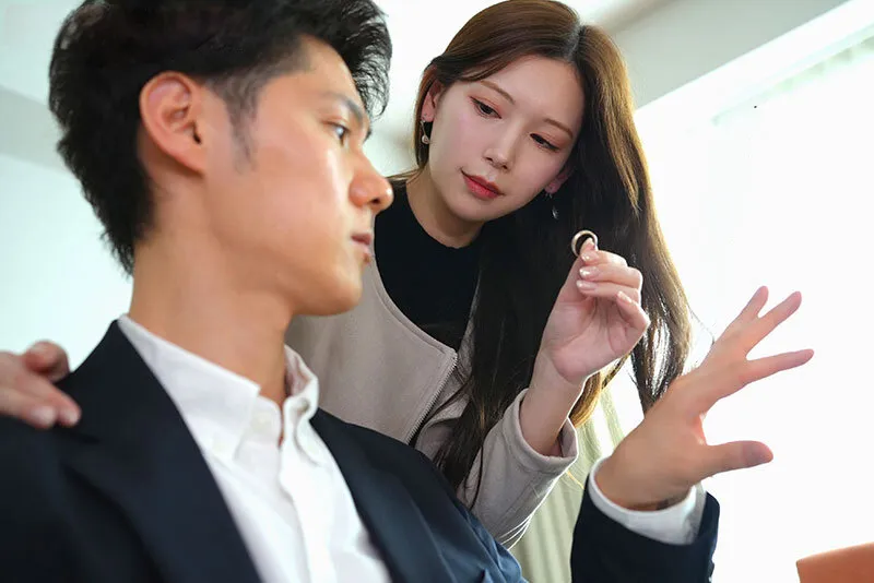 Vợ yêu đi đi chơi, ông chồng ở nhà bị nhỏ em cô vợ gạ quan hệ không trượt phát nào